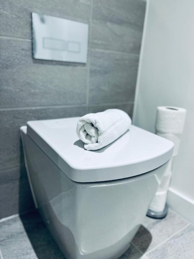 מנצ'סטר Brand New Modern 1 Bed Apartment Near Old Trafford Stadium מראה חיצוני תמונה